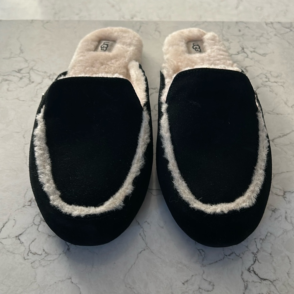 NWOT UGG Slippers